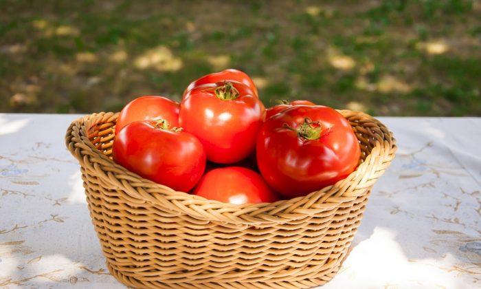 Canada Post Supervisor Visits Woman After Mail Carrier Pilfered Her Tomatoes