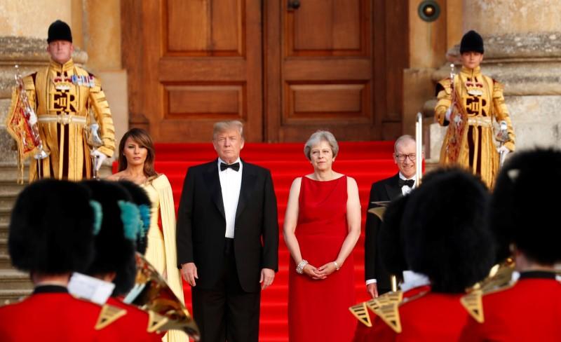 British Prime Minister Theresa May and her husband, Philip, stand together with U.S. President Donald Trump and First Lady Melania Trump at the entrance to Blenheim Palace. (Reuters/Kevin Lamarque)