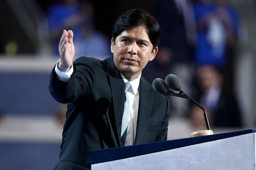 California State Senator Kevin de León delivers a speech on the first day of the Democratic National Convention at the Wells Fargo Center, July 25, 2016 in Philadelphia, Pennsylvania. (Jessica Kourkounis/Getty Images)