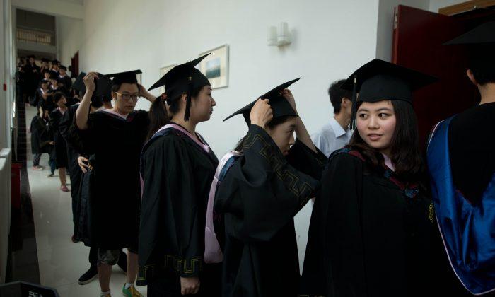 Chinese Website Sells Its Services in Forging University Diplomas