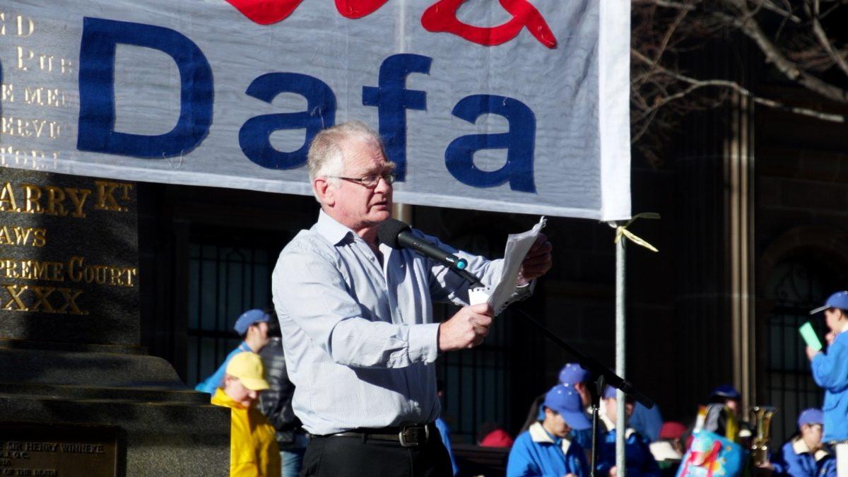 Gerard Flood, from DLP (Democratic Labor Party), speaks at a Melbourne Rally on July 14, 2018. The purpose of the rally was to raise awareness about the 19 years persecution of Falun Gong practitioners occurring in China. (Chen Ming/Epoch Times)