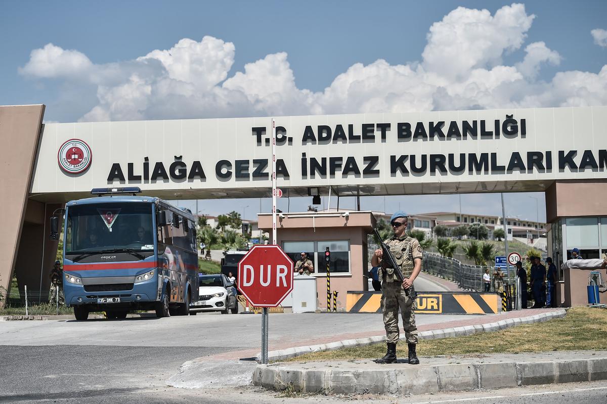 A prisoner transport vehicle leaves after the trial of US Pastor Andrew Brunson who is detained in Turkey for over a year on Terror charges, in Aliaga, north of Izmir, on July 18, 2018. (OZAN KOSE/AFP/Getty Images)