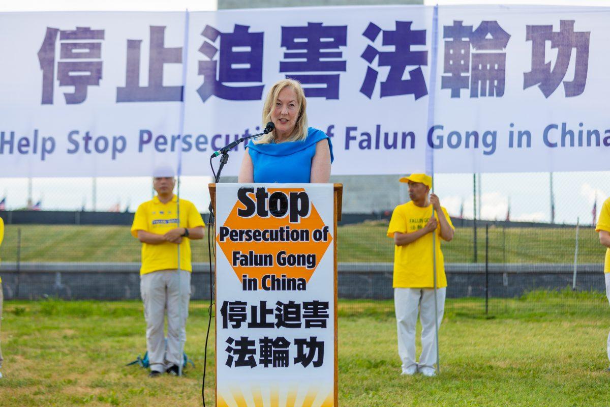 Dr. Linda Lagemann, commissioner of the Citizens Commission on Human Rights, speaks a rally calling for an end to the persecution of Falun Gong, before the Washington Monument on July 19, 2018. (Mark Zou/The Epoch Times)