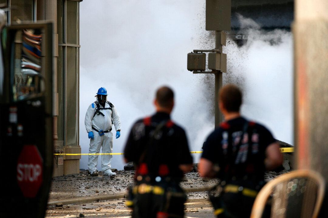 Asbestos From Manhattan Steam Pipe Blast Forces Evacuations