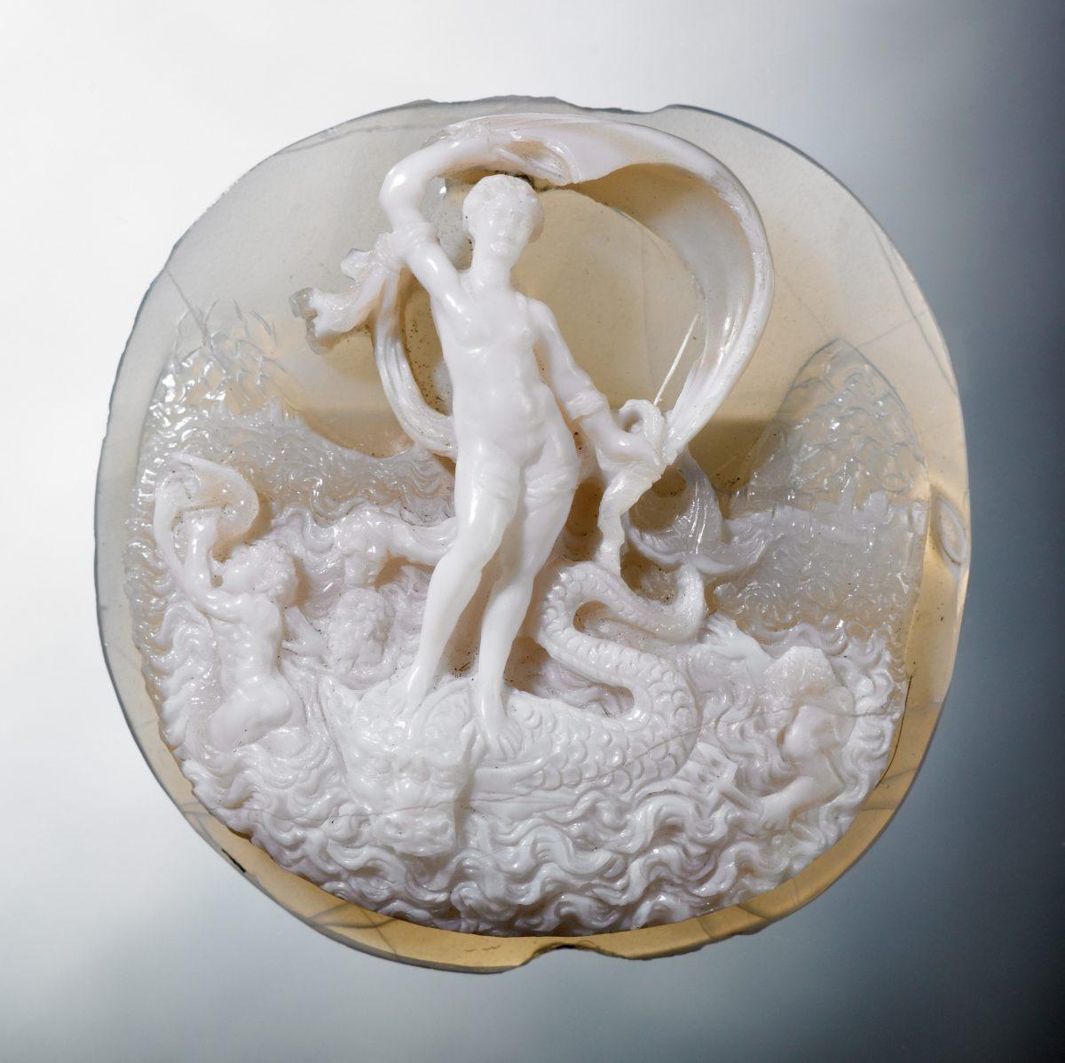 Cameo: “Venus Rising From the Waves,” 16th century. Agate. (Holburne Museum/TonyGilbert.co.uk)