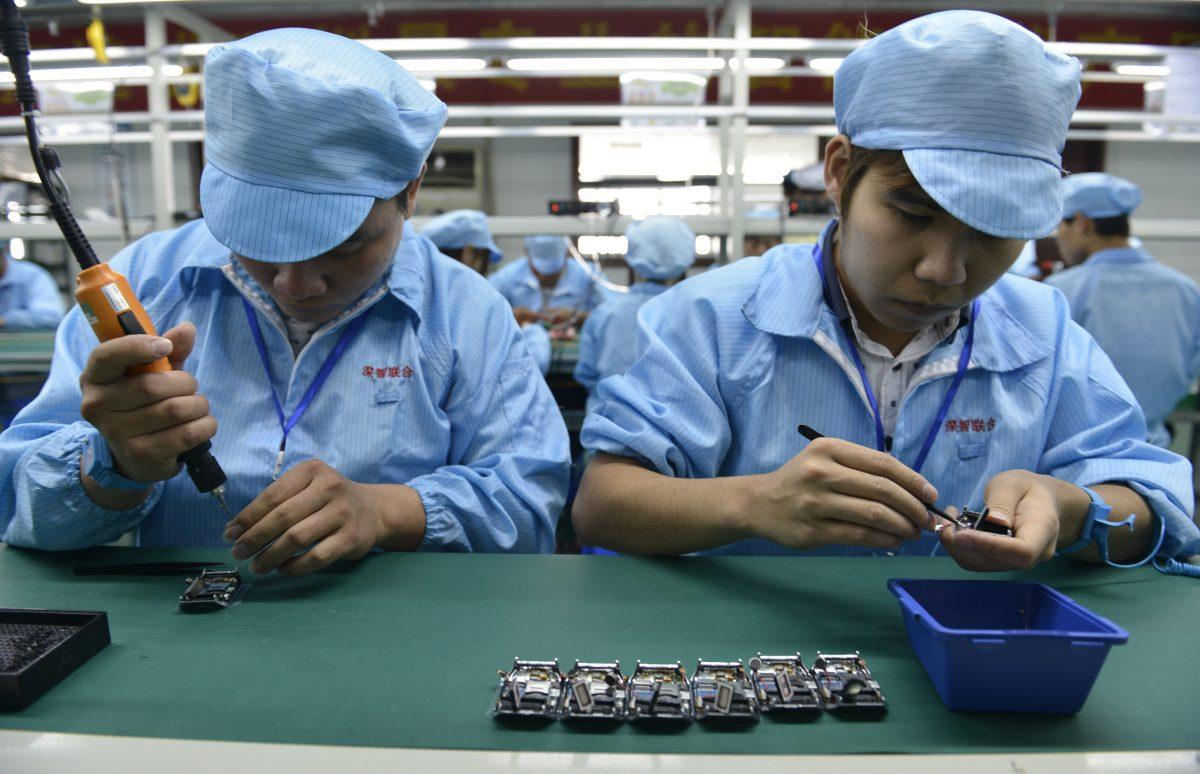 Chinese workers assemble electronic parts at a factory in Shenzhen, Guangdong Province, in this file photo. (STR/AFP/Getty Images)