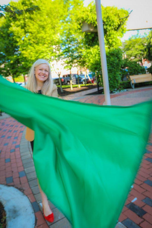 Mayor Dawn Arnold and the ceremonial green flag. (AJAC)