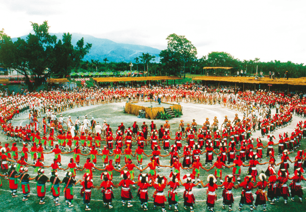 The largest of Taiwan’s 16 recognized indigenous groups, the Amis hold a lively Harvest Festival every year. (Courtesy of the Taiwan Tourism Bureau)