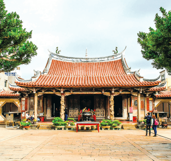 Lukang Longshan Temple in Changhua, Taiwan, is dedicated to the Bodhisattva Guanyin, known for her boundless and lofty compassion. The temple is adorned with many exquisite carvings. (Shutterstock)