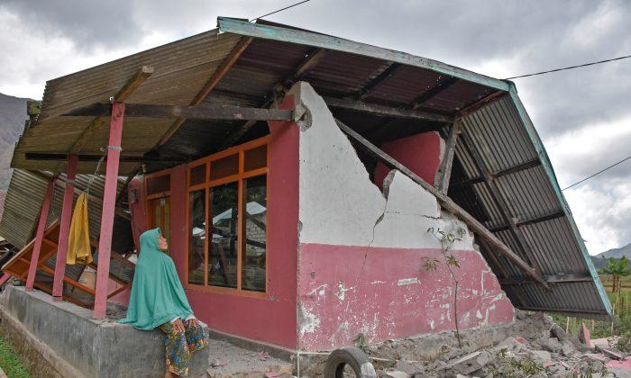 Several Hundred Stranded on Lombok Volcano After Earthquake