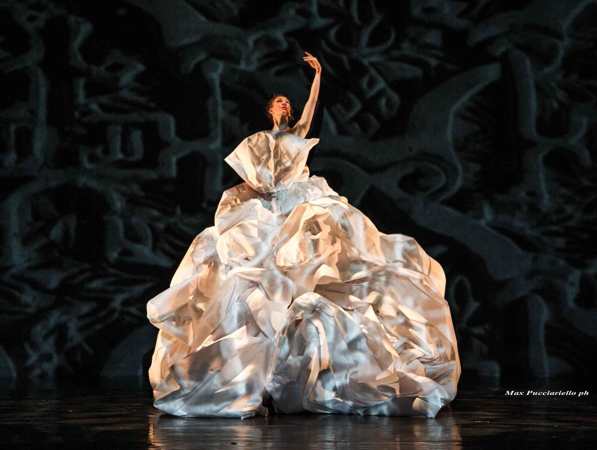 MOMIX Returns to New York