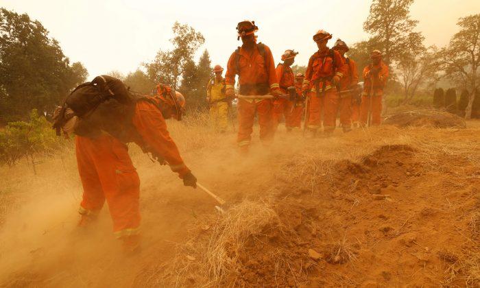 Firefighters Gain on Sprawling California Wildfire, Six Dead