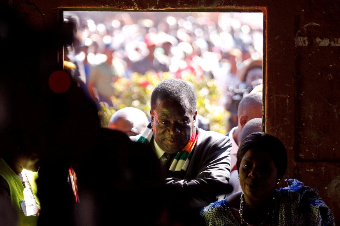 Zimbabwe’s Ruling Party Wins Majority in Parliament, Opposition Questions Poll