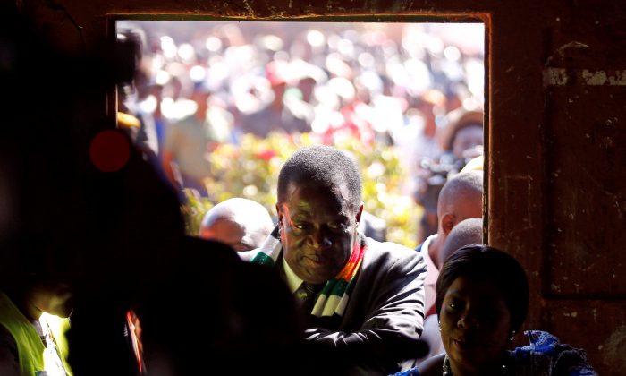 Zimbabwe’s Ruling Party Wins Majority in Parliament, Opposition Questions Poll