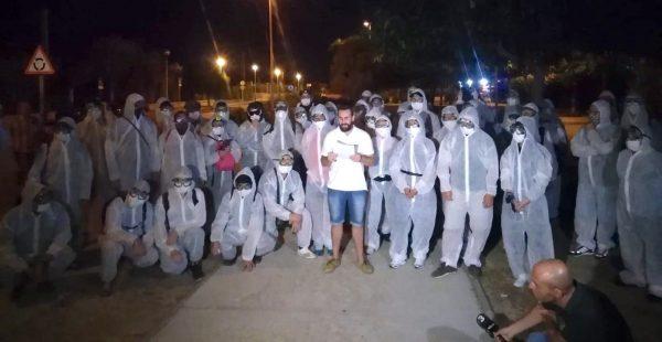 Members of the “cleaning brigade” in La Bisbal de l’Empordà, a Catalan town, listen to a statement by one of their organizers on Aug. 28, 2018. (Segadors del Maresme)