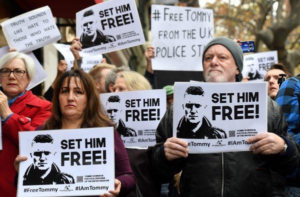 Members of the Australian Liberty Alliance join the international call to "Free Tommy" in a protest outside the British consulate in Melbourne on June 9, 2018. (William West/AFP/Getty Images)