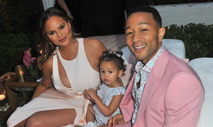 Chrissy Teigen Reveals Her Insecurity About Her Post-Pregnancy Body on Social Media