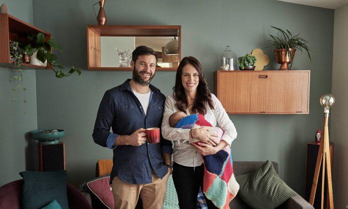 New Zealand PM Jacinda Arden Back to Work Six Weeks After Giving Birth