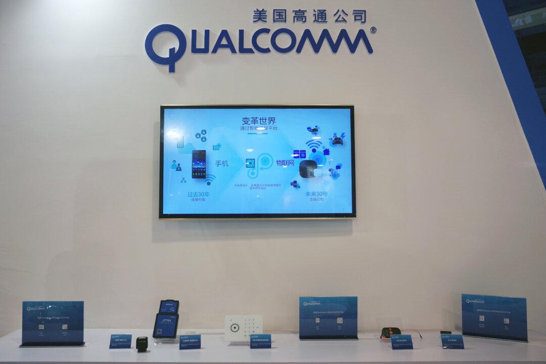 Qualcomm Expects $1 Billion From Chips for Watches, Speakers