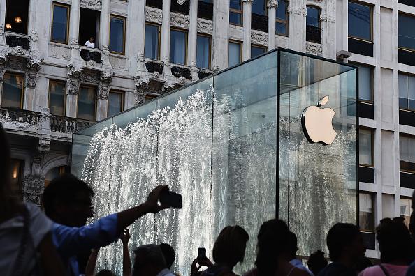 Apple Looks to Services to Move Beyond iPhone Price Ceiling