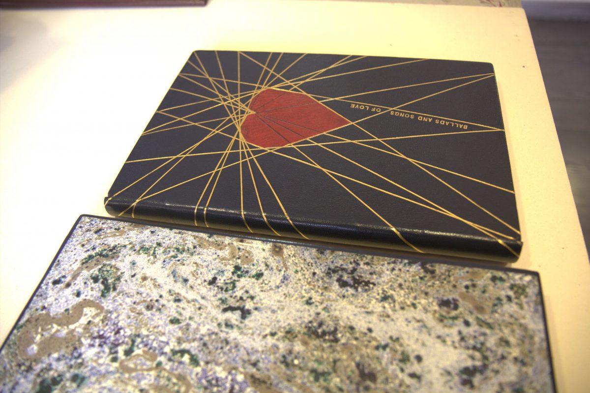 <span style="color: #000000">Lapo Giannini’s artistic bookbinding made in English goatskin and finished with gold leaf, and its marble paper-covered book sleeve below, taking a total of one month to make. The book can be bought for 3,000 euros (approximately $3,500). (Lorraine Ferrier/The Epoch Times)</span>