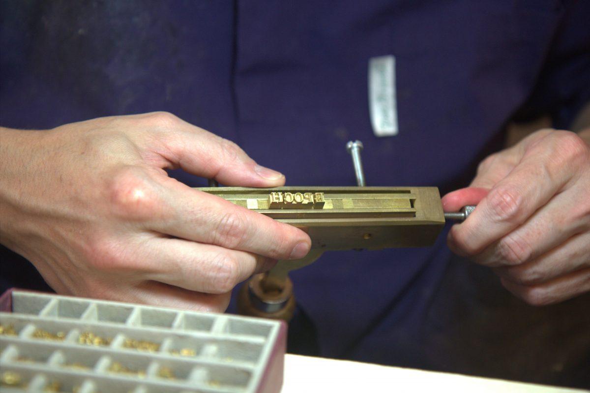<span style="color: #000000">Closeup of the Gutenberg movable type showing the scale of lettering held in Lapo Giannini’s hands. (Lorraine Ferrier/The Epoch Times)</span>