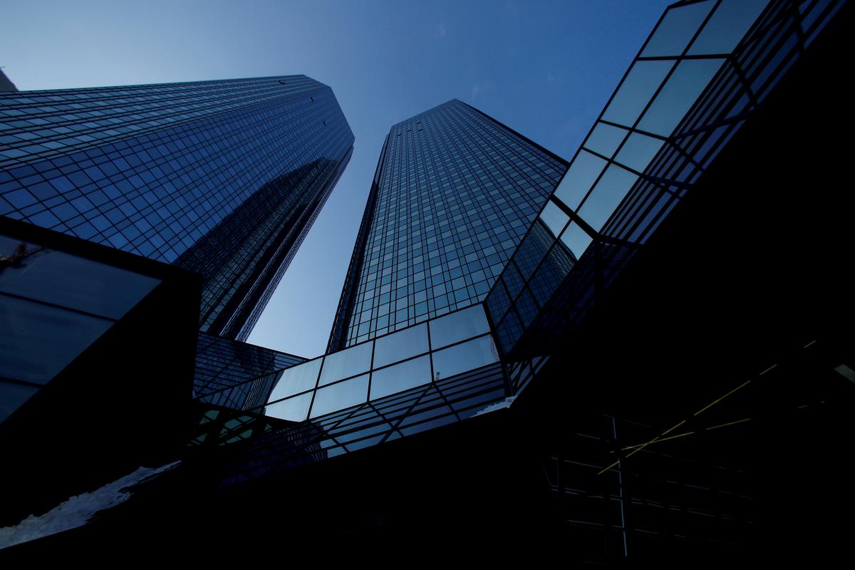 Deutsche Bank Extends Quarterly Profit Streak but Ukraine Clouds Outlook