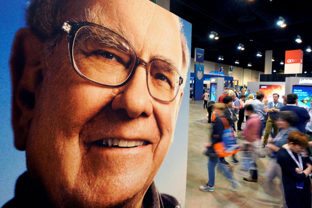Berkshire Hathaway Profit Surges as Economy Gives Buffett a Boost