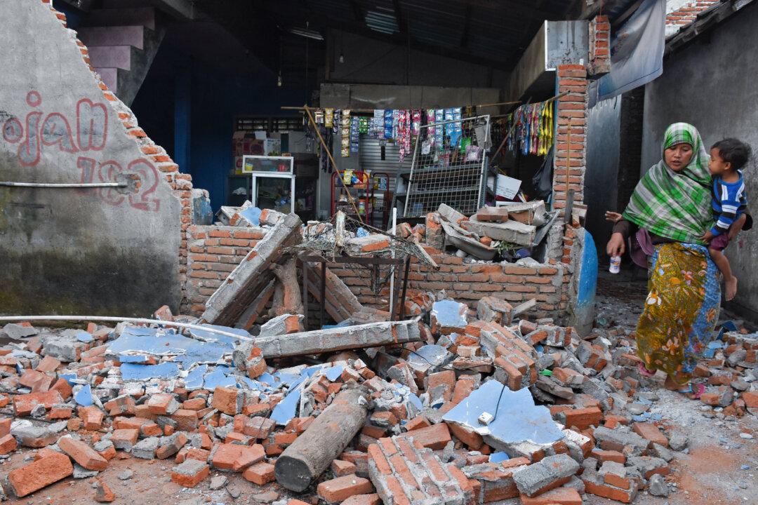 Indonesia’s Lombok Hit With Another Strong Quake, Buildings Collapse: Witness