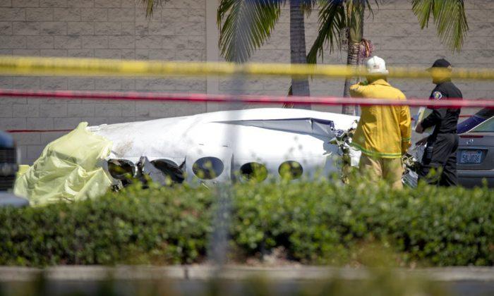 5 Killed, Small Plane Crashes in California Parking Lot