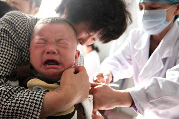 A child receives a vaccination shot at a hospital in Huaibei City, Anhui Province, China, on July 26, 2018. (AFP/Getty Images)