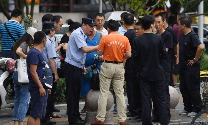 Beijing Authorities Mobilize Scores of Police to Turn Away P2P Lending Victims