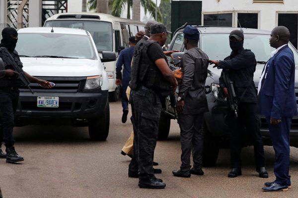 Members of security forces block the entrance of the National Assembly in Abuja, Nigeria August 7, 2018. (Reuters/Afolabi Sotunde)