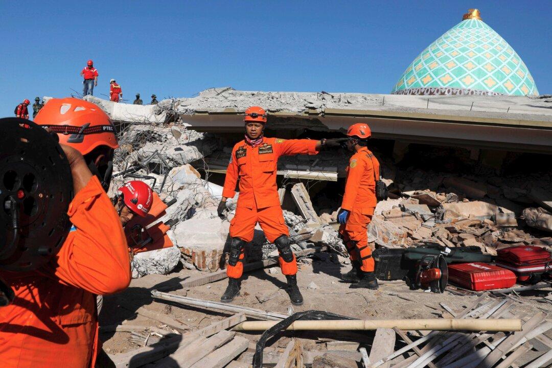 Hunt on for Survivors as Indonesia’s Quake Toll Climbs to 131