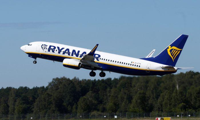 Ryanair Sees Omicron Hit to December, January Capacity