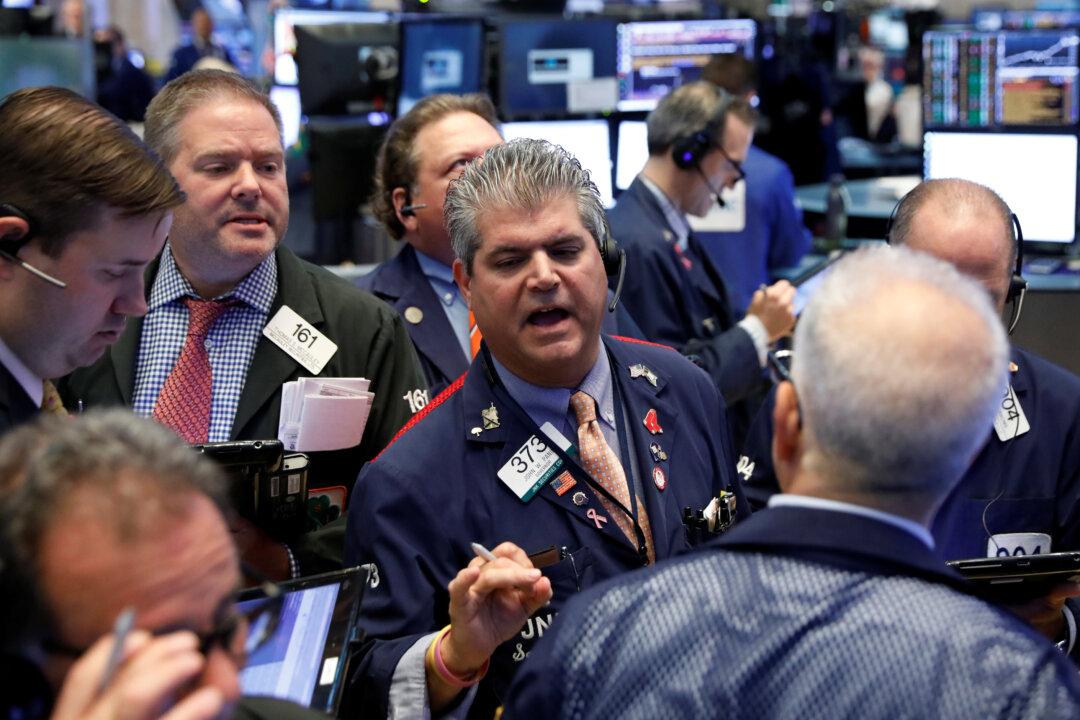 Wall St. Falls Amid Turkey Woes; Banks, Tech Decline