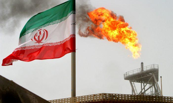 Oil up on Iran Sanctions but Set for Weekly Decline