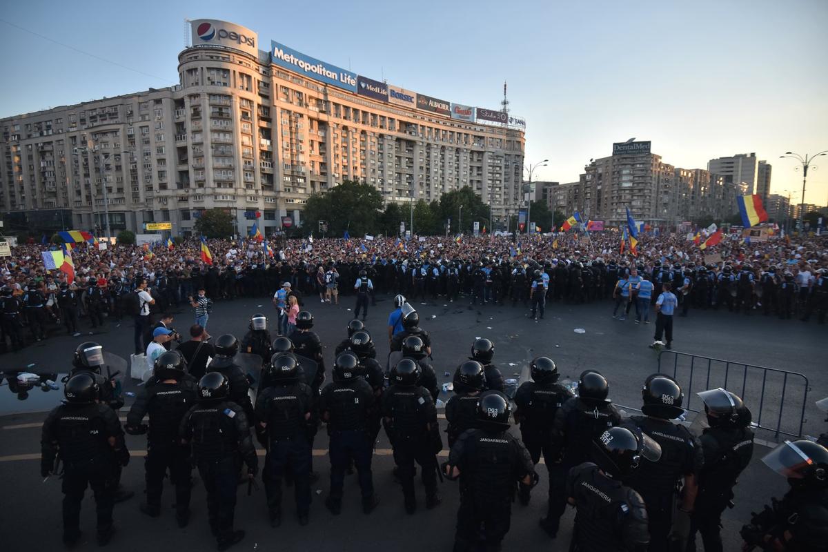 Diaspora rally in Victoria Square in Bucharest on Aug. 10, 2018. (Mihuț Savu/The Epoch Times Romania)