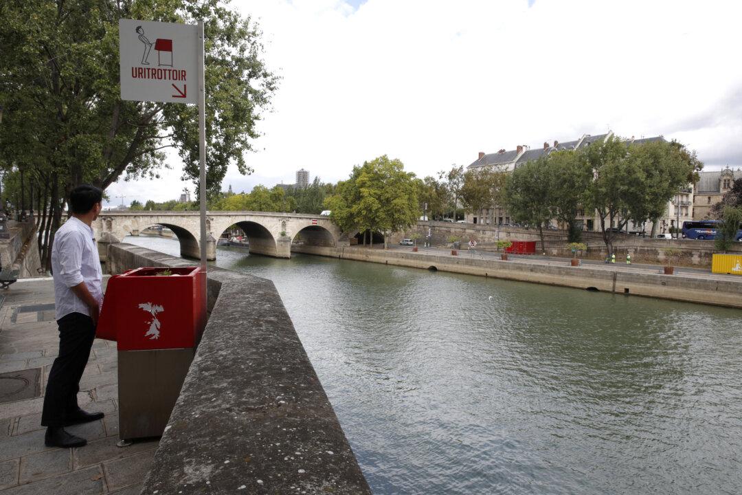 Residents of Paris Neighborhoods Voice Outrage Over Very Public Eco-Friendly Urinals
