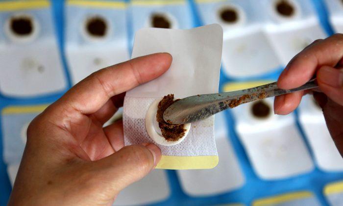 Chinese Hospital Gets Slap on Wrist for Selling Fake Traditional Chinese Medicine