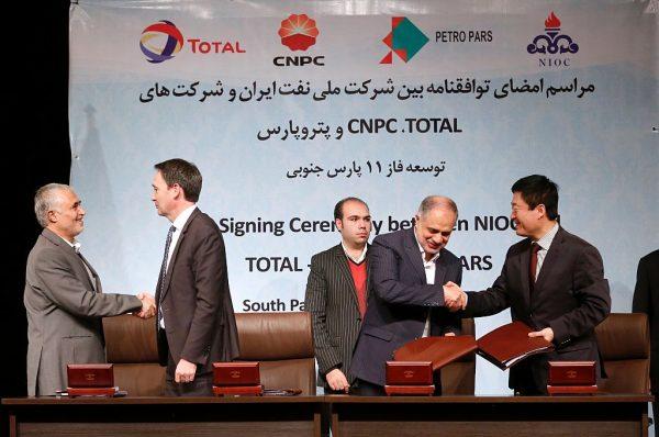 (L-R) Ali Kardor, managing director of the National Iranian Oil Company (NIOC), Stephane Michel, Total's head of Middle East exploration and production, Hamid Akbari, managing director of Petropars Group, and Jean Ping Zhou, China National Petroleum Corporation (CNPC), shake hands after signing an offshore gas field agreement in Tehran, on Nov. 8, 2016. Iran signed a deal with France's Total to develop a major offshore gas field, its first big contract with a Western energy firm since sanctions were loosened in January. (Atta Kenare/AFP/Getty Images)