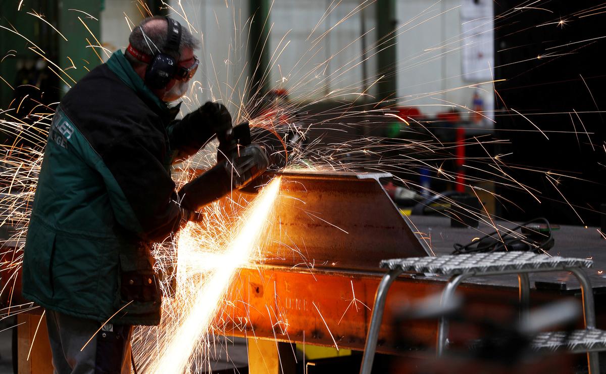 German Economy Kicks Into High Gear, Defies Expectations
