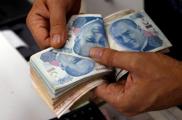A money changer counts Turkish lira banknotes at a currency exchange office in Istanbul, Turkey on Aug. 2, 2018. (Murad Sezer/Reuters)