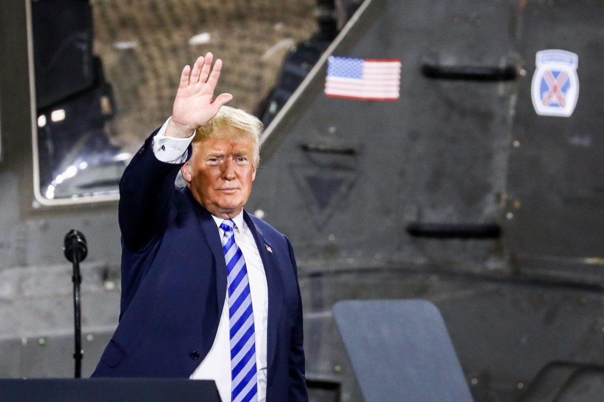 President Donald Trump waves to the crowd as he leaves after signing the 2019 National Defense Authorization Act at Wheeler-Sack Army Airfield at Fort Drum, N.Y., on Aug. 13, 2018. (Charlotte Cuthbertson/The Epoch Times)
