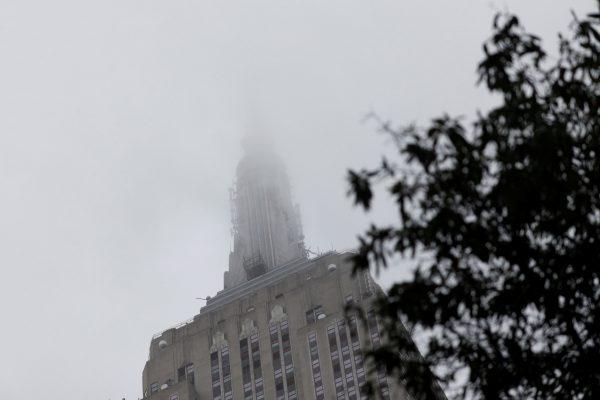 The top of the Empire State Building is covered in fog during a rainy day in Manhattan, New York, U.S., August 13, 2018. (Reuters/Shannon Stapleton)