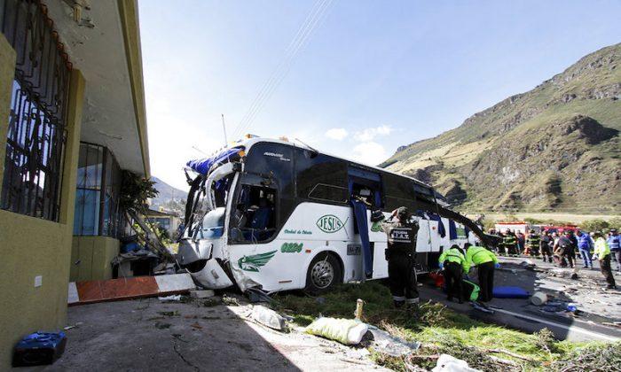 Bus Crash in Ecuador Kills 24 People, Injures 22