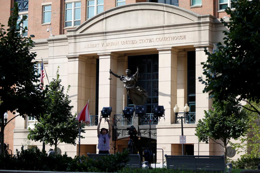 Jury Deliberates in Paul Manafort’s Trial