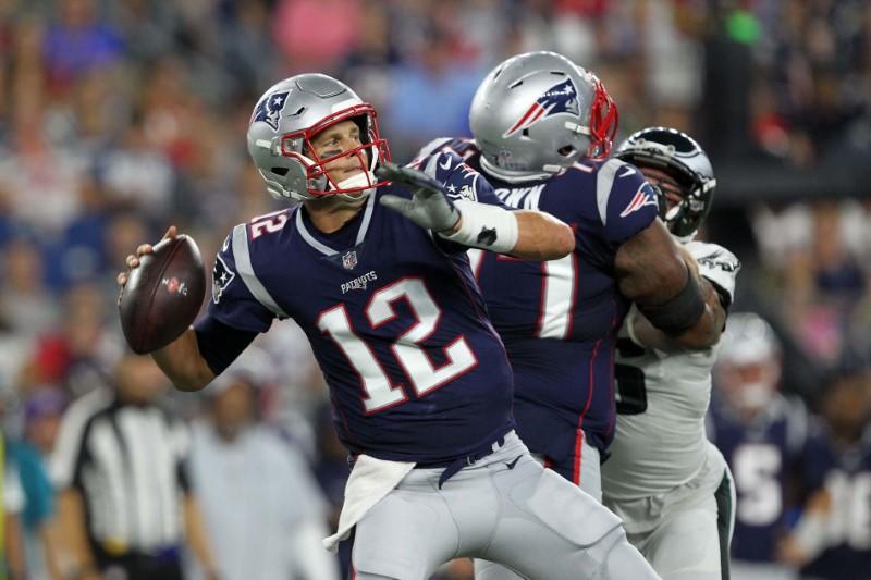 NFL Recap: Eagles’ Foles Strains Shoulder