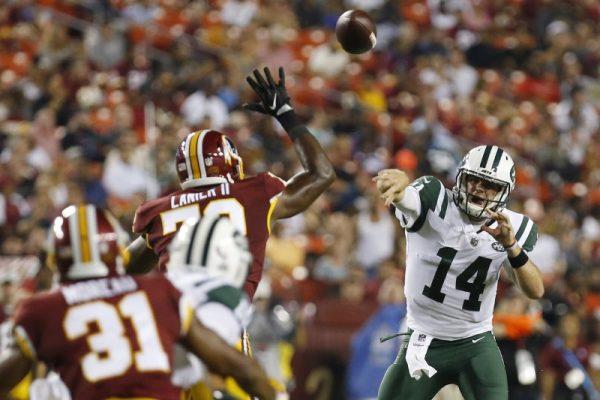 New York Jets quarterback Sam Darnold has a pass deflected by Washington Redskins defensive end Anthony Lanier in the second quarter. (Geoff Burke/USA Today Sports)