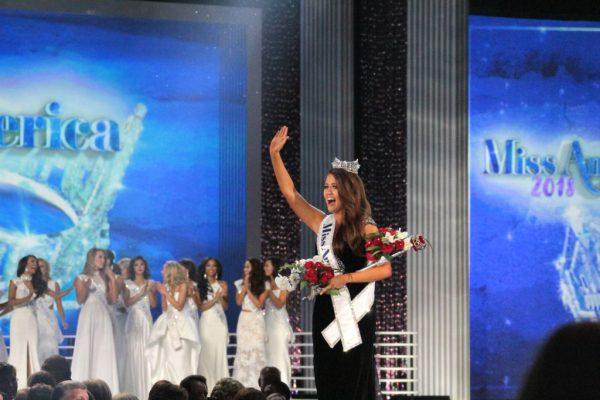 Newly crowned Miss America 2018 (Miss North Dakota 2017) Cara Mund celebrates during the 2018 Miss America Competition Show at Boardwalk Hall Arena on Sept. 10, 2017 in Atlantic City, N.J. (Donald Kravitz/Getty Images)